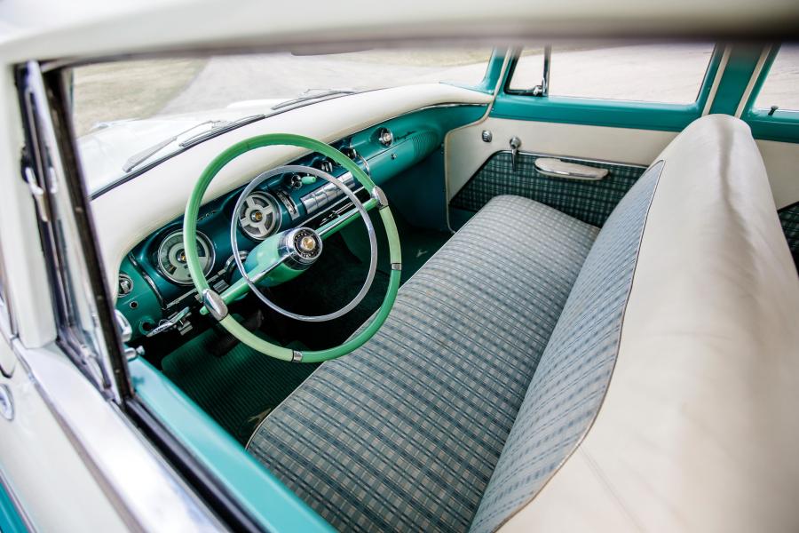 Интерьер Chrysler Windsor Deluxe Sedan (C67) 1955 года  (фото 3 из 25)